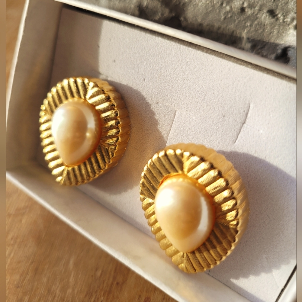 Vintage Richelieu Clip Gold Pearl Clip Earrings